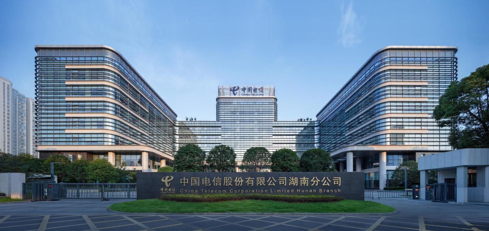 公司承建的湖南信息園（調(diào)度大樓、通信機(jī)房、地下室、附屬樓）工程榮獲兩項(xiàng)（土建、安裝）中國(guó)建設(shè)工程魯班獎(jiǎng)